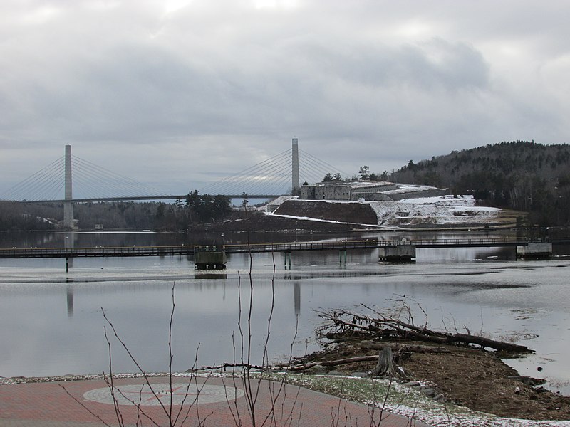 File:Fort Knox and Penobscot Narrows Bridge, December 2014 image 2.jpg