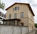 Franz-Prüller-Straße 15/17; ehem. Direktorengebäude der Auer Papierfabrik, zweigeschossiger, traufseitiger Satteldachbau mit Mezzaningeschoss und erdgeschossigem Eingangsbau an der Nordseite, um 1852; mit spätklassizistischen Ausstattungsdetails; ehem. Pförtnerhaus, ein- bis zweigeschossiger Mansard- und Walmdachbau, spätes 19. Jh., nachträglich erweitert. This is a picture of the Bavarian Baudenkmal (cultural heritage monument) with the ID D-1-62-000-7956 (Wikidata)