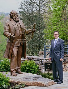 Frederick Law Olmsted sculpture by Zenos Frudakis. Frederick Law Olmstead sculpture.jpg