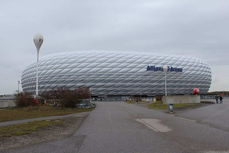 File:Fußball Arena Extérieur Munich 9.jpg