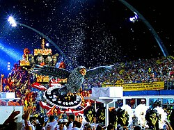 Desfile de la escuela de samba de Gaviões da Fiel en el Carnaval de São Paulo en el Sambódromo Anhembi.