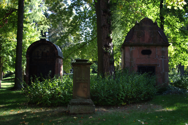 File:Giessen Alter Friedhof Grüfte 61609.png