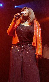 Gloria Gaynor 2003 (bijgesneden) .jpg