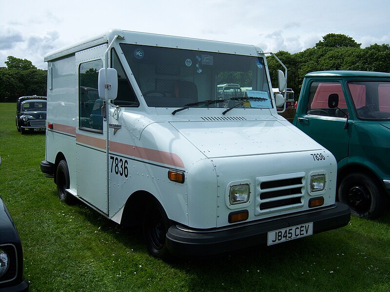 File:Grumman LLV (J845 CEV) postal van, 2012 HCVS Tyne-Tees 0 - Wikimedia Commons