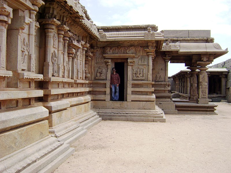 File:HAZARARAMA TEMPLE-Dr. Murali Mohan Gurram (19).jpg