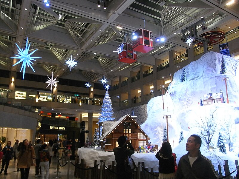 File:HK Central Landmark mall interior evening 28 Christmas decoration Dec-2012.JPG