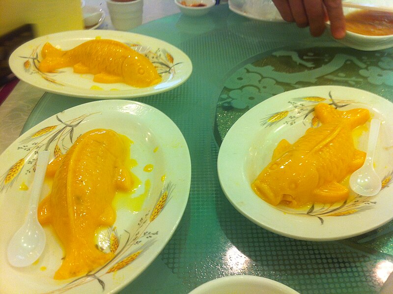 File:HK Sheung Wan 金鑽海鮮皇宮酒家 Daimond Restaurant 甜品 Dessert 芒果布甸 Mango Pudding 金魚形 Golden Fishes Mar-2012.jpg