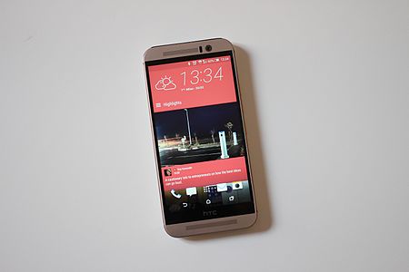 HTC One M9 (17110402386).jpg