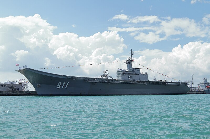 File:HTMS Chakri Naruebet at Changi Naval Base.jpg