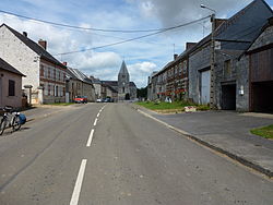 Hannappes (Ardennes) rue principale.JPG