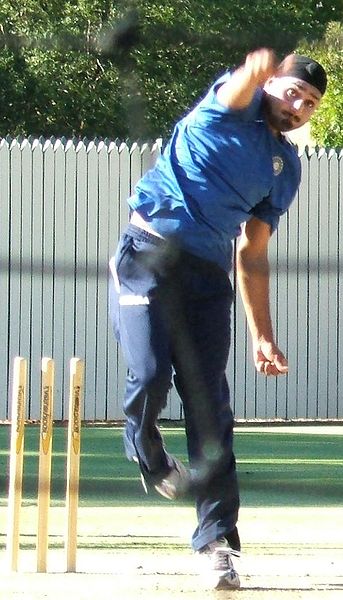 File:Harbhajan Singh bowling 4.jpg