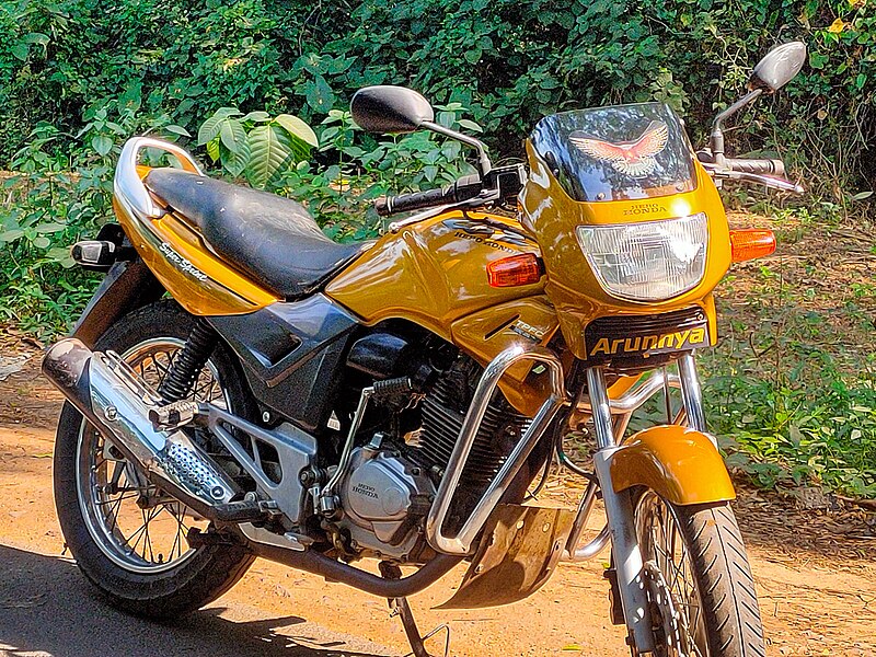 File:Hero Honda CBZ 1999 Yellow rt.jpg