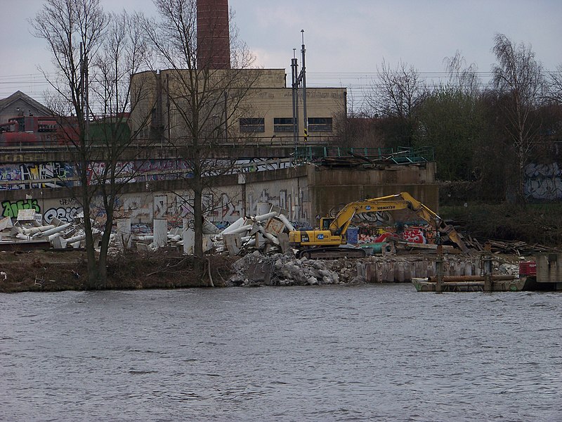 File:Holešovice, demolice tramvajového mostu (02).jpg