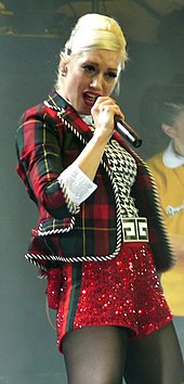 Stefani performing "Hollaback Girl" in 2007 at The Sweet Escape Tour. HollabackGirl2edit.jpg
