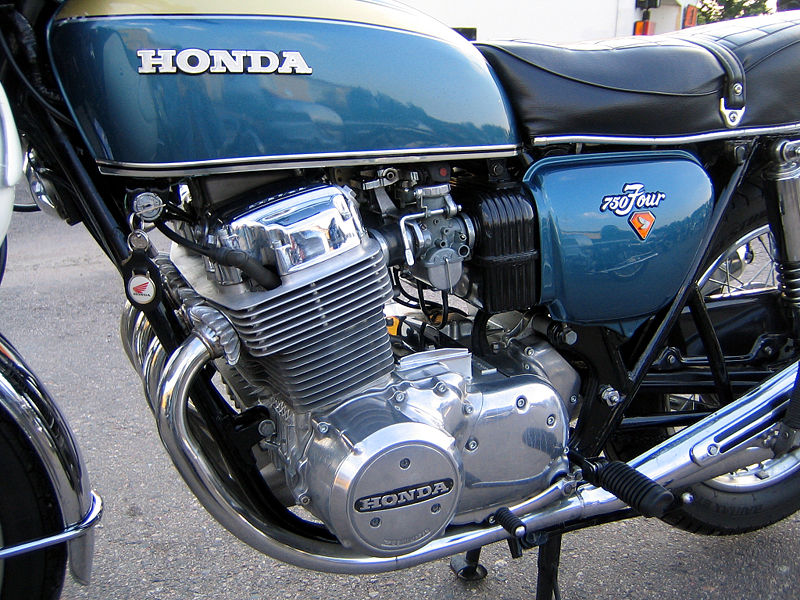 File:Honda CB750 Engine.jpg