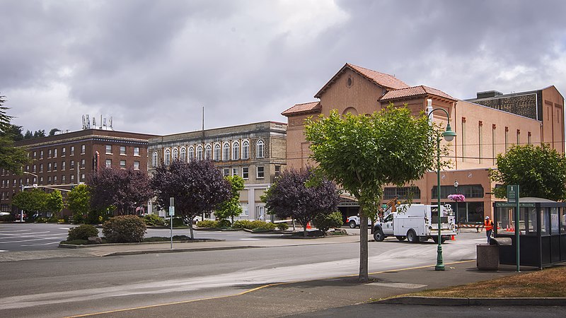 File:Hoquiam, WA — Part of the Historic District (July 2016).jpg