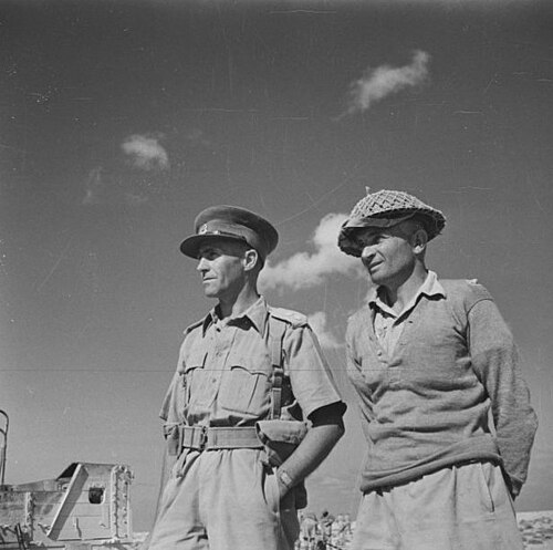 Lieutenant Colonel Howard Karl Kippenberger (left), who was the commanding officer of the 20th Battalion from its formation until late 1941, with Lieu