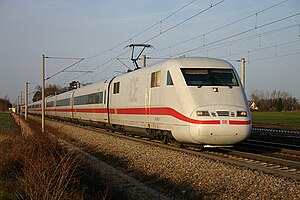 Een ICE 1 op de reis van Augsburg naar München