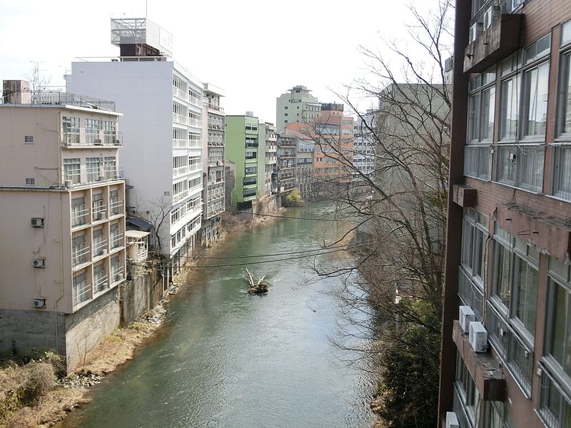 File:Iizaka Onsen 03.JPG