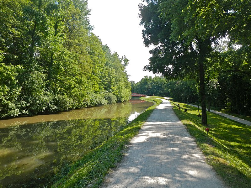 File:Indiana Central Canal - 2013 June - 01.jpg