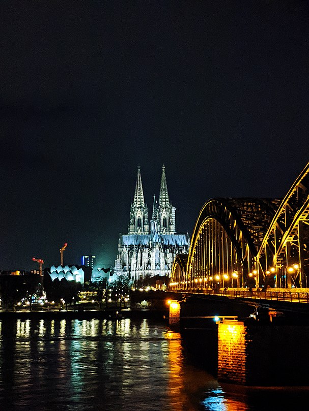 Köln Cathedral on the banks of Rhine