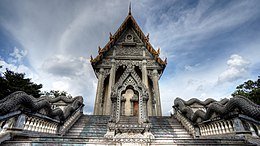 Wat Kaeo Fa, sebuah kuil Buddha di kecamatan