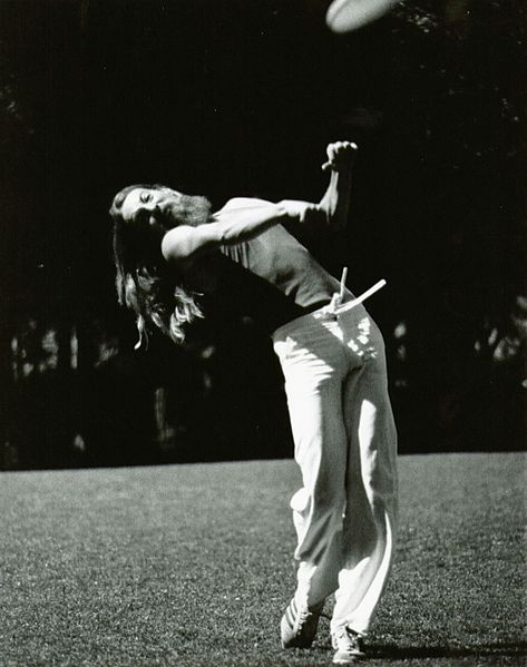 Ken Westerfield sidearm (forehand) frisbee distance throwing, 1970s.