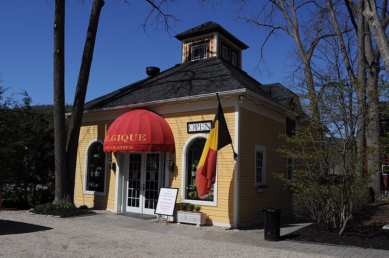 File:Kent, CT - Belgique Chocolatier 01.jpg