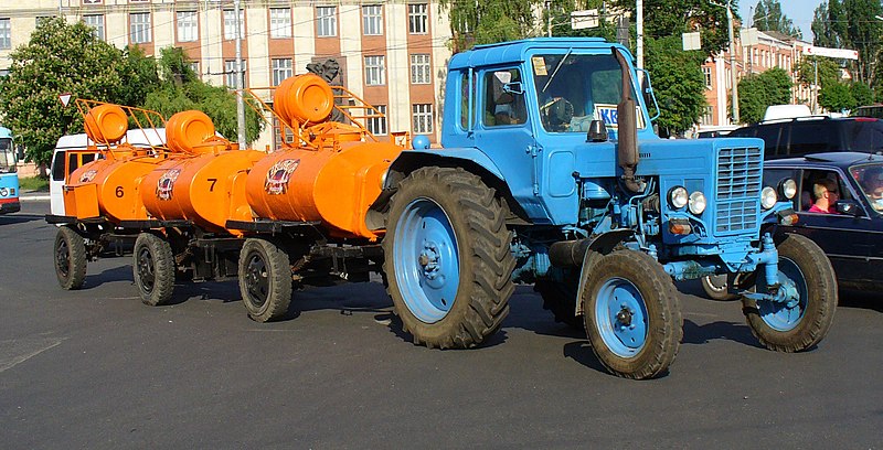 File:Kvass tractor 2008 G1.jpg