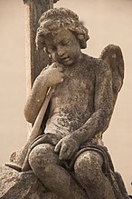 Escultura modernista funeraria de un angel
