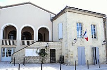 La mairie de La Romieu.