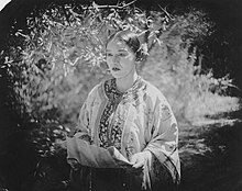 Lotus Çiçeği'ndeki Lady Tsen Mei 1921.jpg