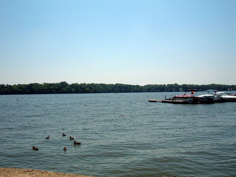 File:Lake in Nelson Park.jpg