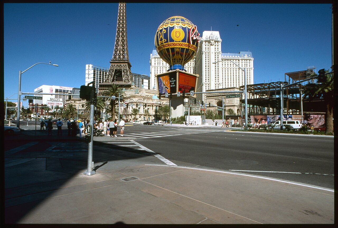 Paris streets in the hotel - Picture of Paris Las Vegas Hotel