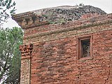 Détail de la décoration de la tombe d'Hérode Atticus sur la via Appia Antica en opus latericium.