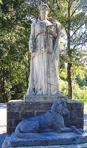 File:Le Quesnoy - statue.JPG