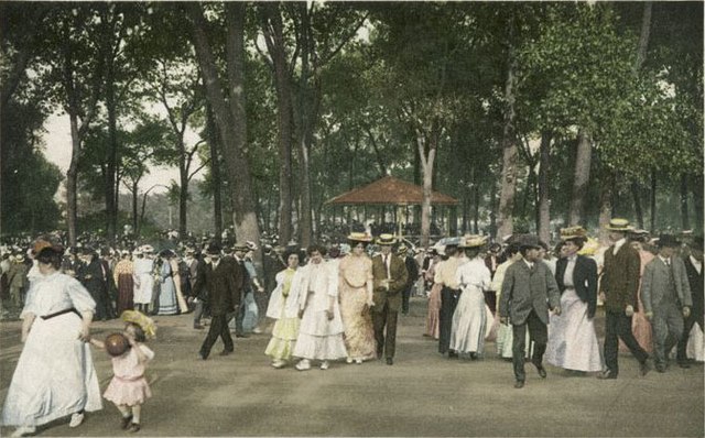 A concert in Chicago's Lincoln Park, c. 1907