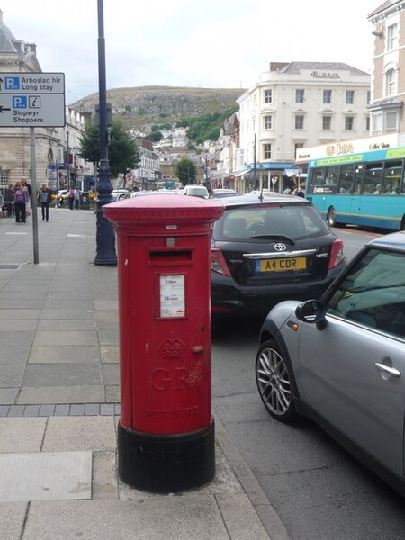 File:Llandudno, postbox № LL30 6, Mostyn Street - geograph.org.uk - 3830838.jpg