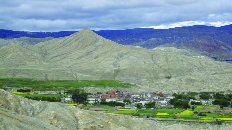 File:Lo-Manthang Vally.jpg