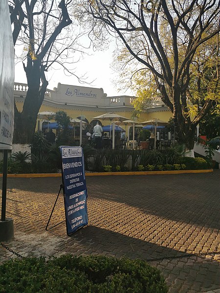 File:Los Almendros Restaurant, Avenida de los Insurgentes Sur.jpg