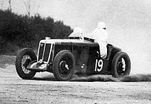 The third placed MG Magna of Les Jennings cornering during the race MG Magna of Les Jennings.jpg