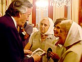 The Mothers of the Plaza de Mayo with Nestor Kirchner, president of Argentina, in 2005. Madres pza de mayo.jpg