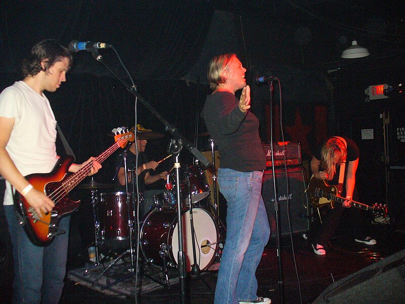 File:Magnapop performing 2007.jpg