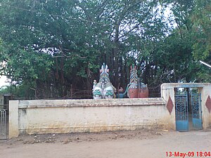 Images of horse sculptures outside the main entrance of the temple Manthurai-2.jpg