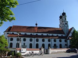 Die ehemalige Klosterkirche und heutige Pfarrkirche "Mariä Himmelfahrt" in Niederschönenfeld