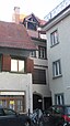 Das »eingeklemmte« Rückgebäude zur Braugasse hin des Kulturdenkmals Marktplatz 7 (im Kern 16. Jahrhundert) in der Wangener Altstadt.