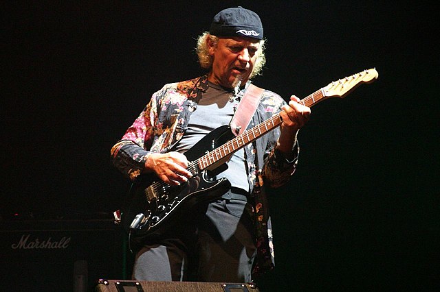 Barre performing at the Cropredy Festival, Oxfordshire, on 13 August 2004