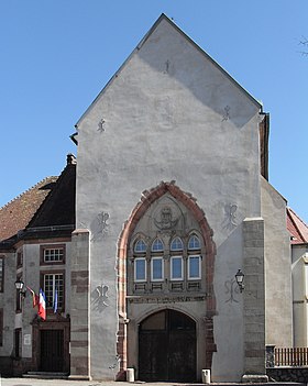 Vestige de l’ancienne église abbatiale, aujourd’hui office du tourisme et communauté de communes.