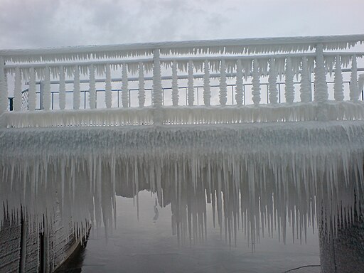 Miedzna Murowana bridge icicles 2008