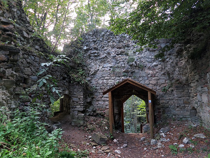 File:Monasterzec, ruiny zamku Sobień 03.JPG
